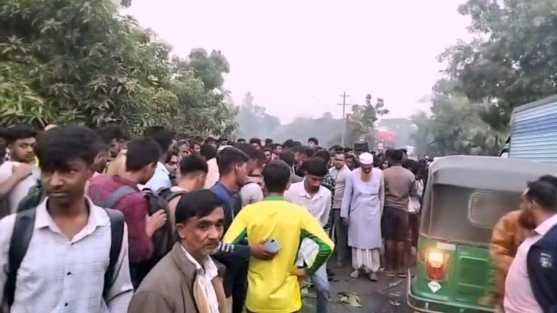 ‎পাবনায় সড়ক দুর্ঘটনায় বাবা-মেয়ে  নিহত; আহত আরো ২ শিশু