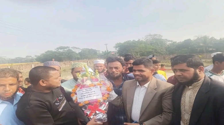 মায়ের স্বপ্ন পূরণে হেলিকপ্টারে নিজ গ্রামে আউয়াল মৃধা দশমিনায়