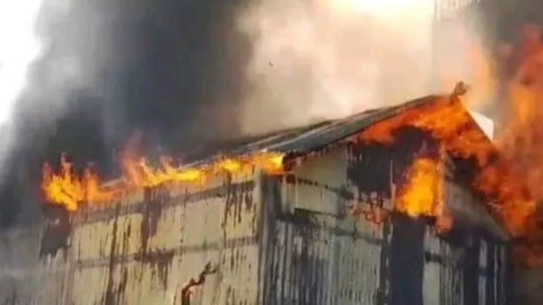 পটুয়াখালীতে আগুনে পুড়ল ৫ বসতঘর