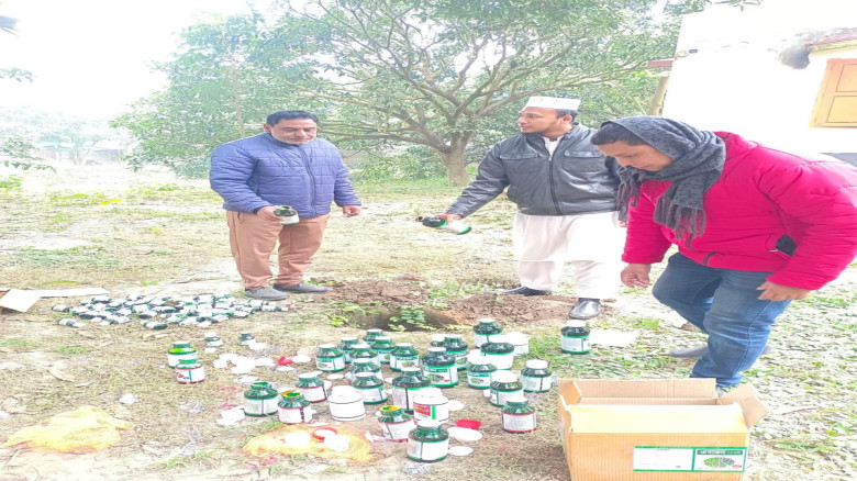 ভোলাহাট জামবাড়ীয়া ইউনিয়নে বালাইনাশক দোকানে অভিযান, ভেজাল ও মেয়াদোত্তীর্ণ পণ্য জব্দ করে ধ্বংস...