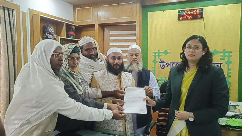 সিরাজগঞ্জ–৫ আসনে হাতপাখা প্রতীকে মুফতী হাজী নুরুন নাবীর মনোনয়ন দাখিল...