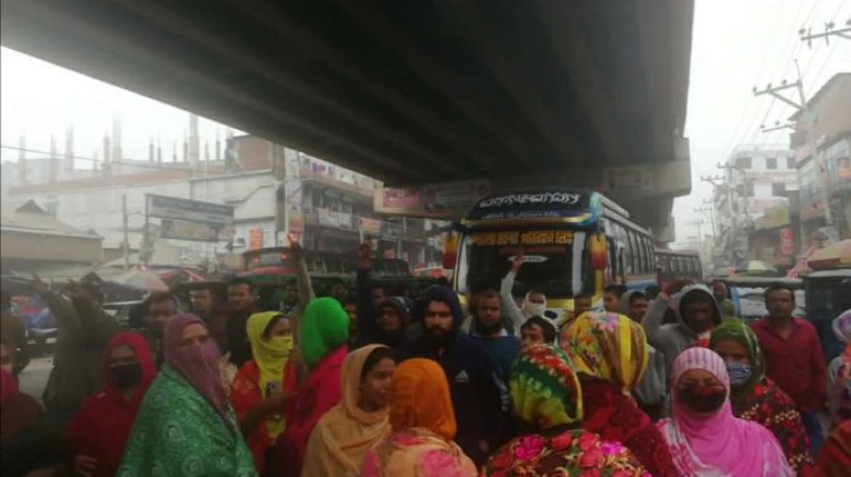 সখিপুরে মাহমুদ ডেনিম ফ্যাক্টরি হঠাৎ বন্ধ ঘোষণা, বেতন না পেয়ে