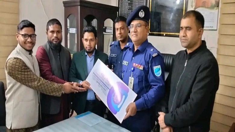 শিবপুর মডেল থানায় পিকআপ গাড়ি উপহার দিলেন ওসমান মৃধা ও লোকমান