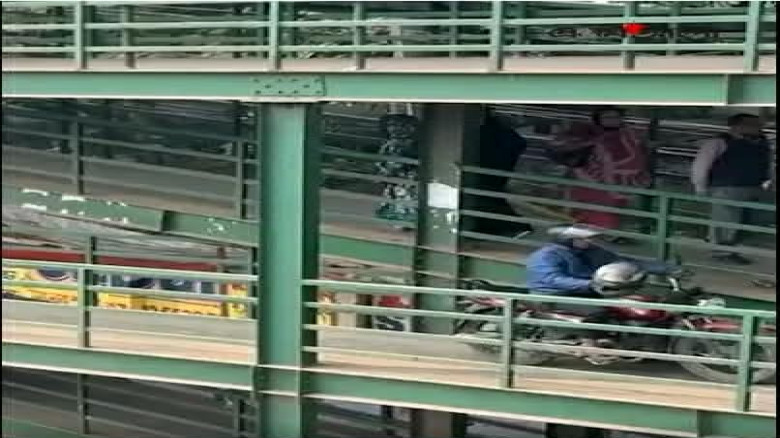 সাভারে পথচারী ওভারব্রিজ এখন মোটরসাইকেলের দখলে: ভোগান্তিতে সা