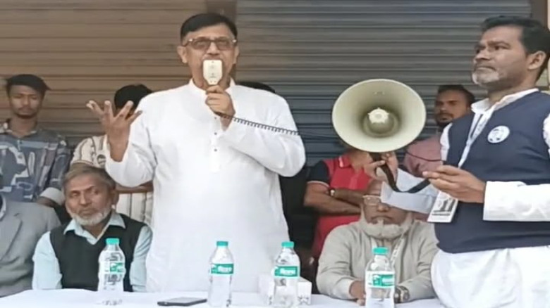 সাভারের দেওগাঁও বাজারে বিএনপি প্রার্থী ডা. সালাউদ্দিন বাবুর 