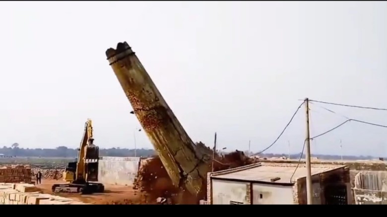 অবৈধ ইটভাটা উচ্ছেদে কঠোর প্রশাসন: কর্মহীনতার আশঙ্কায় হাজারো 