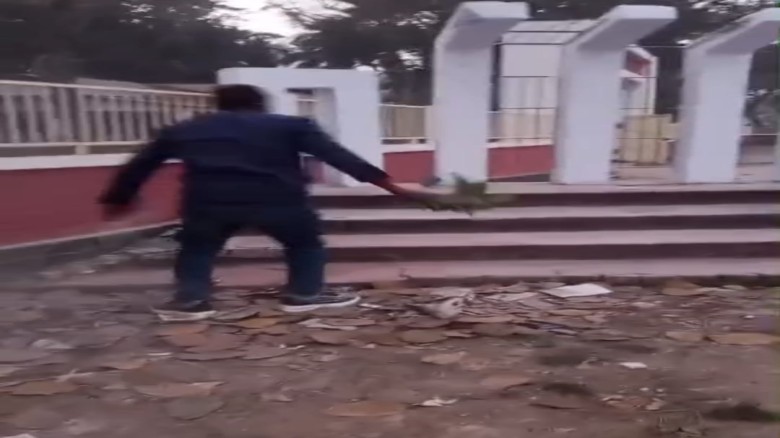 দশমিনায় বিদ্যালয়ে নেই একুশের আয়োজন: ময়লা পরিষ্কার করে যুবকের