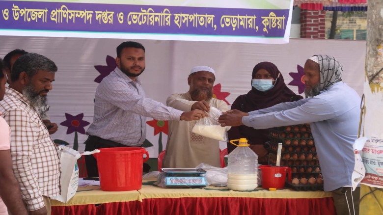 ভেড়ামারায় সুলভ মূল্যে মাংস, দুধ ও ডিম বিক্রি কার্যক্রমের উদ্