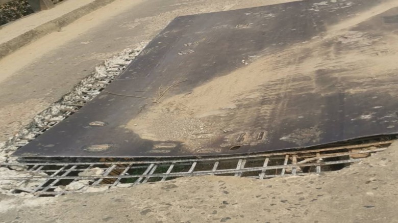 ঝুঁকির মুখে বিজয়নগর: ভাঙাচোরা ব্রিজেই চলছে যানবাহন