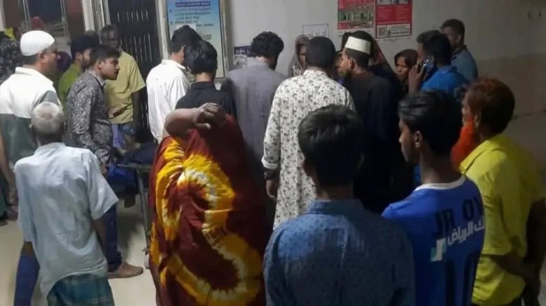 ঝিনাইদহে ফিলিং স্টেশনে তেল নিতে গিয়ে কর্মচারীদের পিটুনিতে ছা