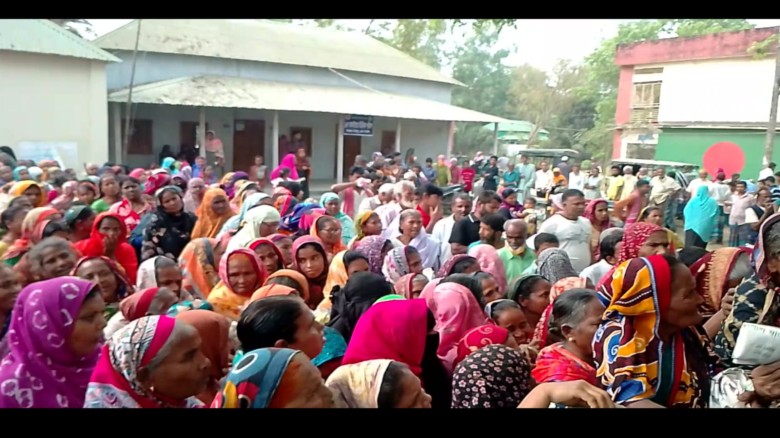 মির্জাপুরে বিনামূল্যে ভিজিএফ এর চাল বিতরণ