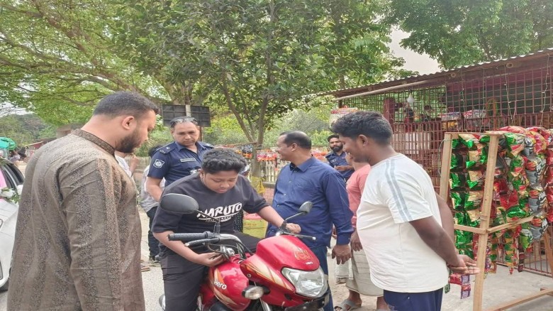 ভেড়ামারায় ৩০০ টাকা লিটারে পেট্রোল বিক্রি