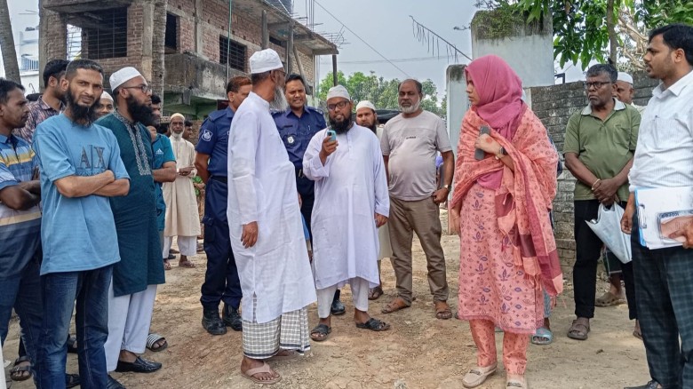 সান্তাহারে প্রভাবশালীর তাণ্ডব: সরকারি পুকুর কেটে মাটি পাচার,