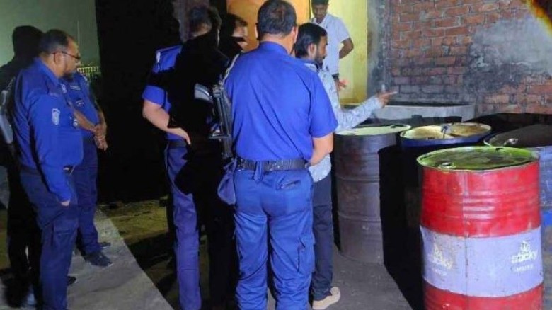 গাজীপুর কালিয়াকৈরে ৩ হাজার লিটার তেল মজুদের দায়ে ব্যবসায়ীর 