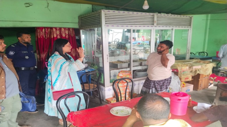 নরসিংদীর শিবপুরে মোবাইল কোর্ট: দুই দোকানে ১৩ হাজার টাকা জরিম