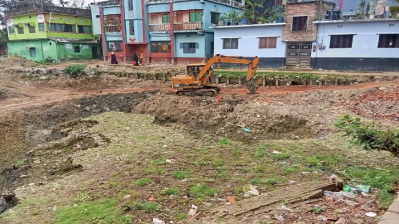 সান্তাহারে সরকারি পুকুর রক্ষায় অভিযান, জরিমানার পর "অপরাধীদে