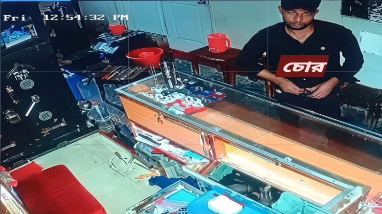 ভেড়ামারা উপজেলা  দিনের বেলায় দুঃসাহসিক স্বর্ণালংকার লুট — ক্