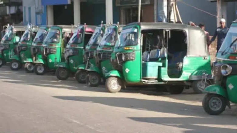 প্রশাসনের নজরদারির অভাবে বিজয়নগরে সিএনজি ভাড়া নৈরাজ্য, ভোগান