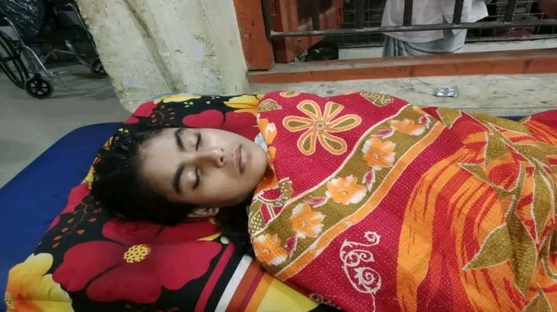 কুষ্টিয়ায় স্কুলের রুম থেকে রাতে অজ্ঞান ও মুখে টেপ লাগানো অবস