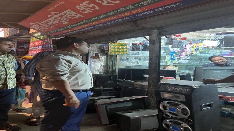 পাঁচবিবিতে সন্ধ্যার পর খোলা রাখা দোকান শপিংমল বন্ধ করলেন ইউএ