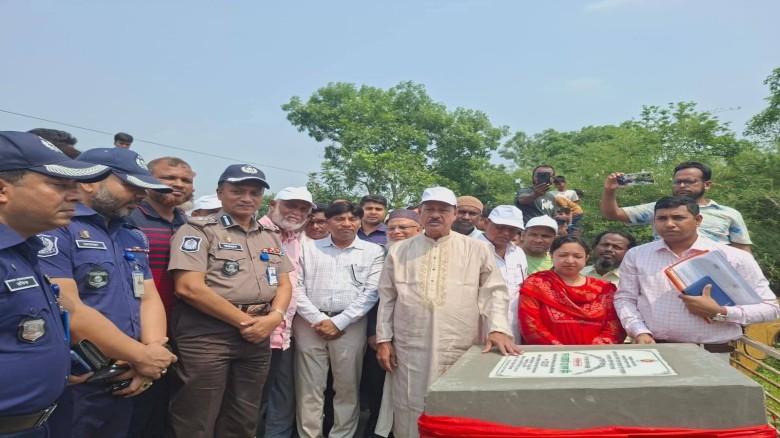 কটিয়াদীতে খাল খনন ও সড়ক উন্নয়ন কাজের উদ্বোধন