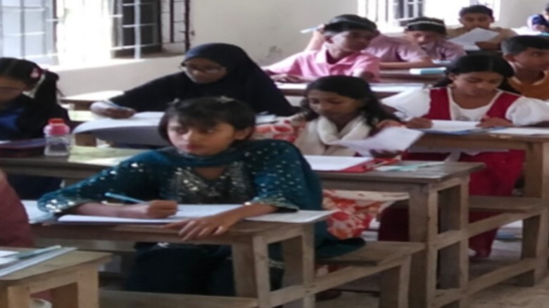 কটিয়াদীতে দীর্ঘসময় বিদ্যুৎবিহীন বৃত্তি পরীক্ষা অনুষ্ঠিত; অ