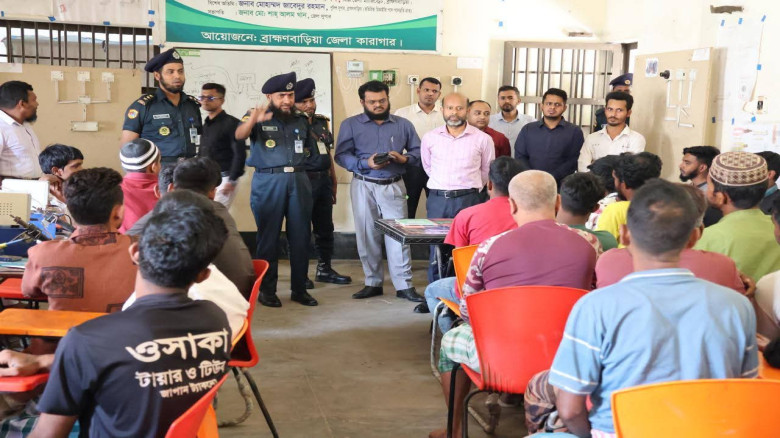 জেলা কারাগার ও প্রশাসনিক কার্যালয় পরিদর্শনে জেলা প্রশাসক
