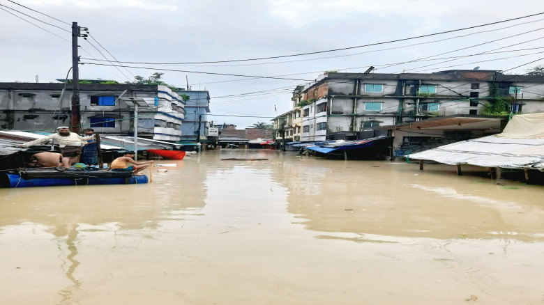 আগামী ৪৮ ঘণ্টার মধ্যে ১২ জেলায় বন্যার শঙ্কা, ৫ নদীর পানি বিপ